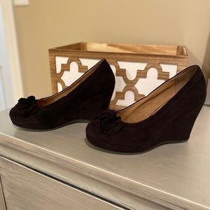 Black suede wedge with rosette detail on toe